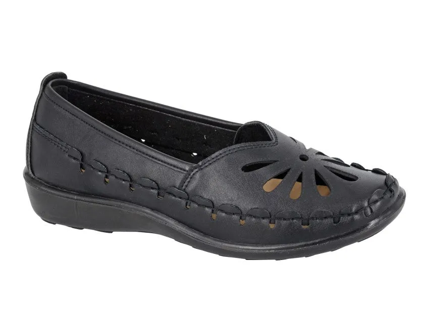 Boulevard L516A Womens Closed Toe Punched Casual