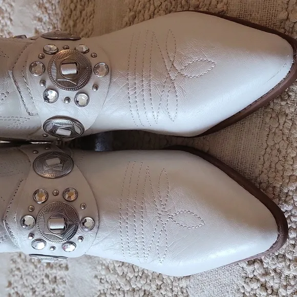 Carlos Women's White Western Boots. Size 8