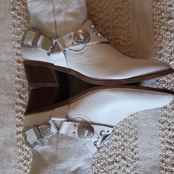 Carlos Women's White Western Boots. Size 8