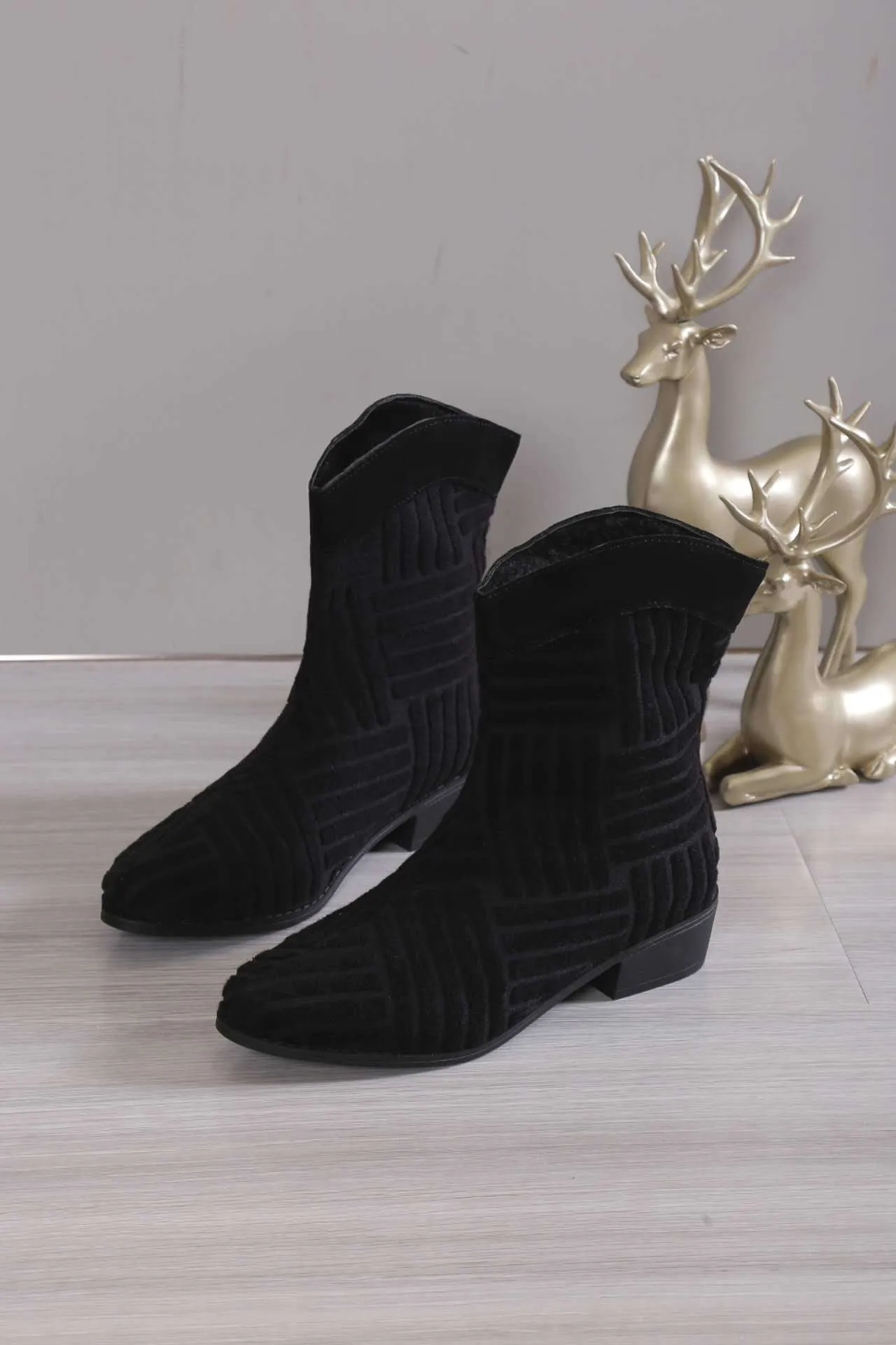 Creamtopmall Plush colorful mid-calf boots