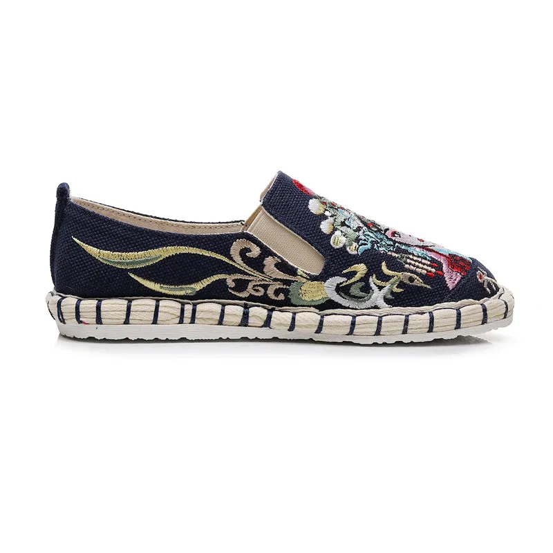 Female Chinese Peking Opera Character Embroidered Cloth Loafers