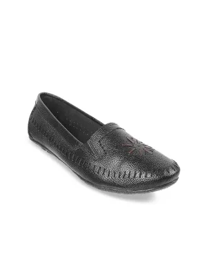 Metro Women Textured Leather Loafers