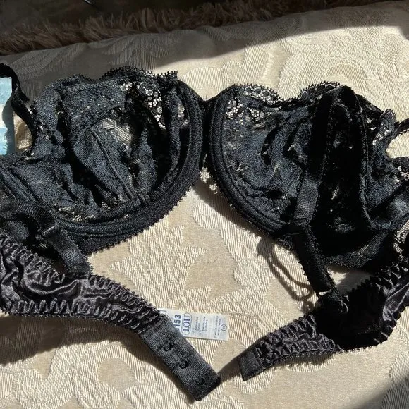 NWT Vintage Lou Bra from Paris France! Chantilly Lace With Bows Black 34B &amp; 34C