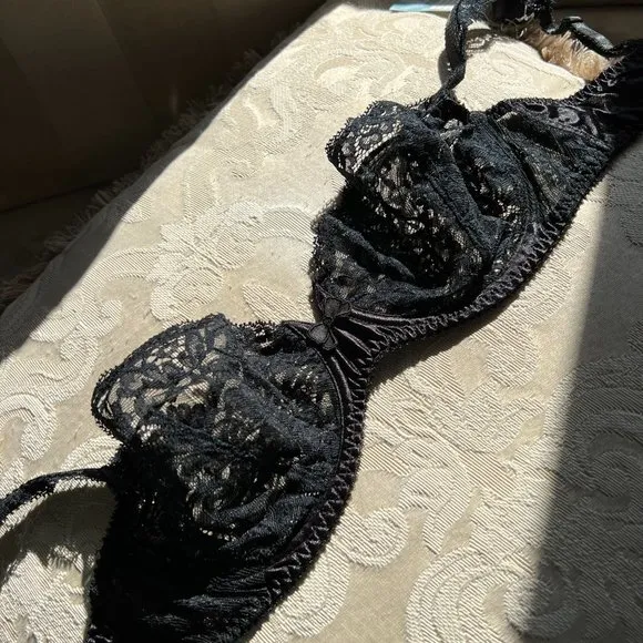 NWT Vintage Lou Bra from Paris France! Chantilly Lace With Bows Black 34B &amp; 34C