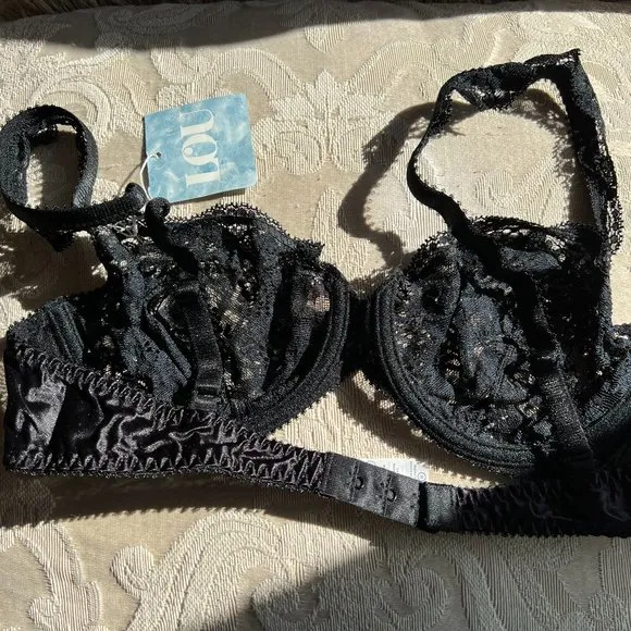 NWT Vintage Lou Bra from Paris France! Chantilly Lace With Bows Black 34B &amp; 34C