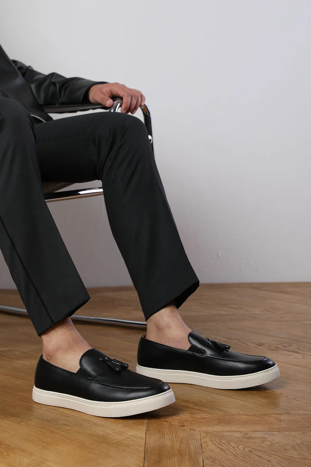 OLIVER SLIP ON TASSEL LOAFERS IN BLACK