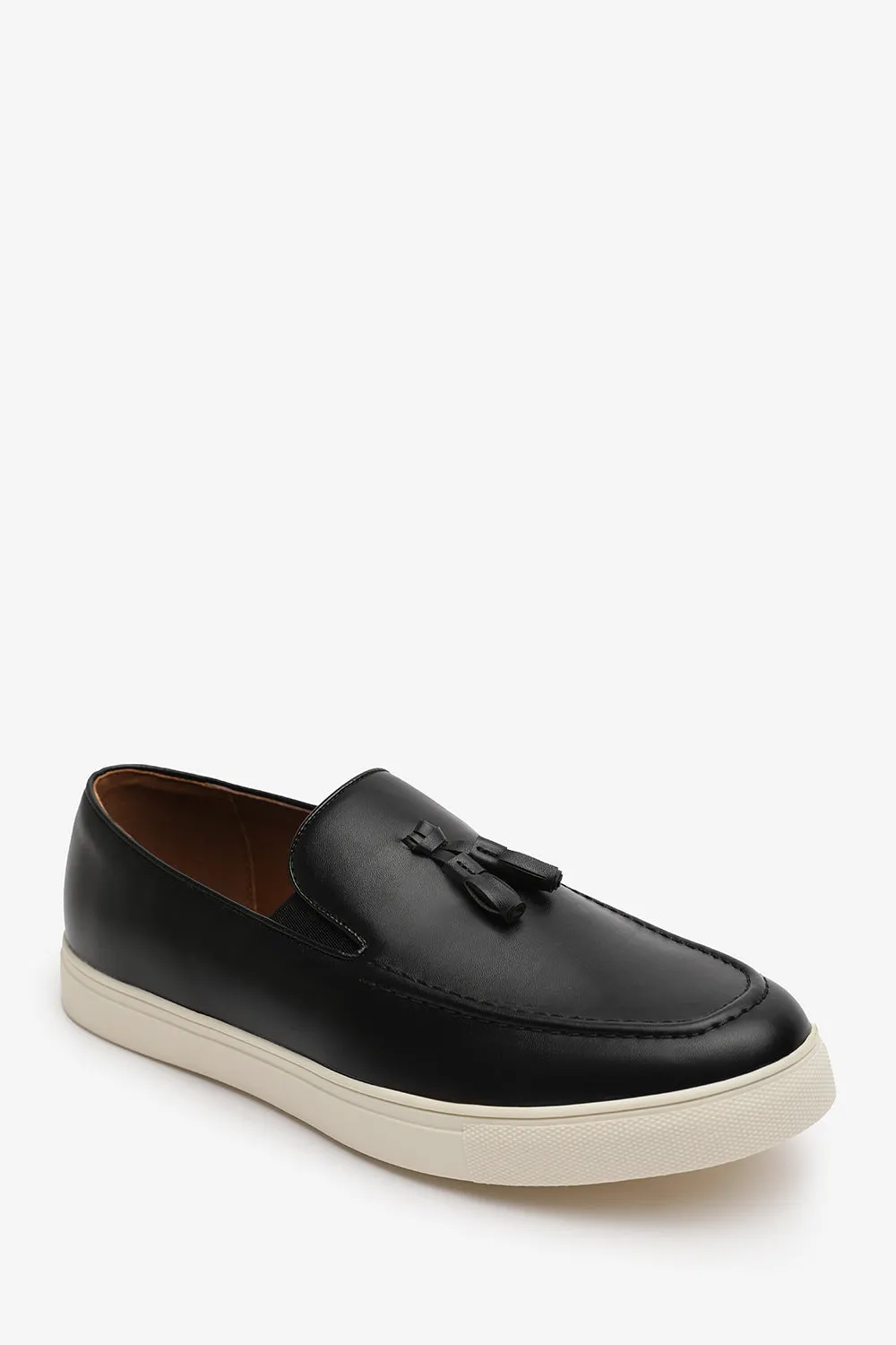 OLIVER SLIP ON TASSEL LOAFERS IN BLACK