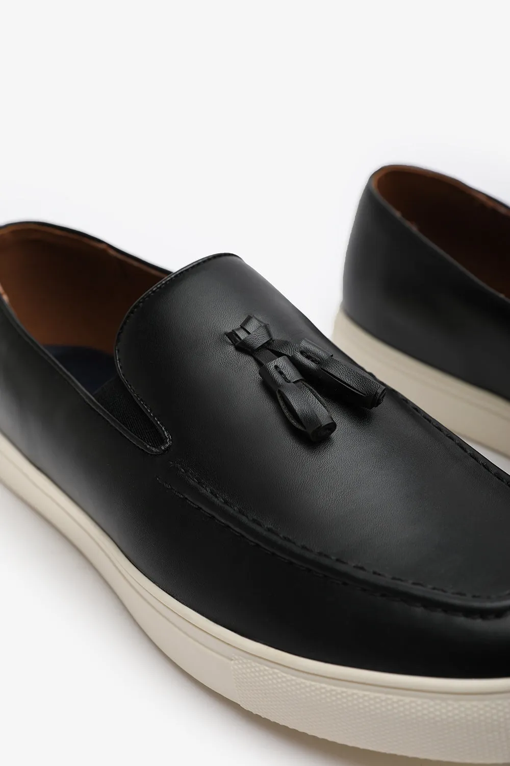 OLIVER SLIP ON TASSEL LOAFERS IN BLACK