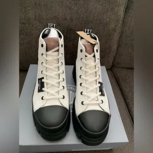 Palladium Women's Size 8.5 Revolt Hi TX Platform Boots Star White NIB 🌴