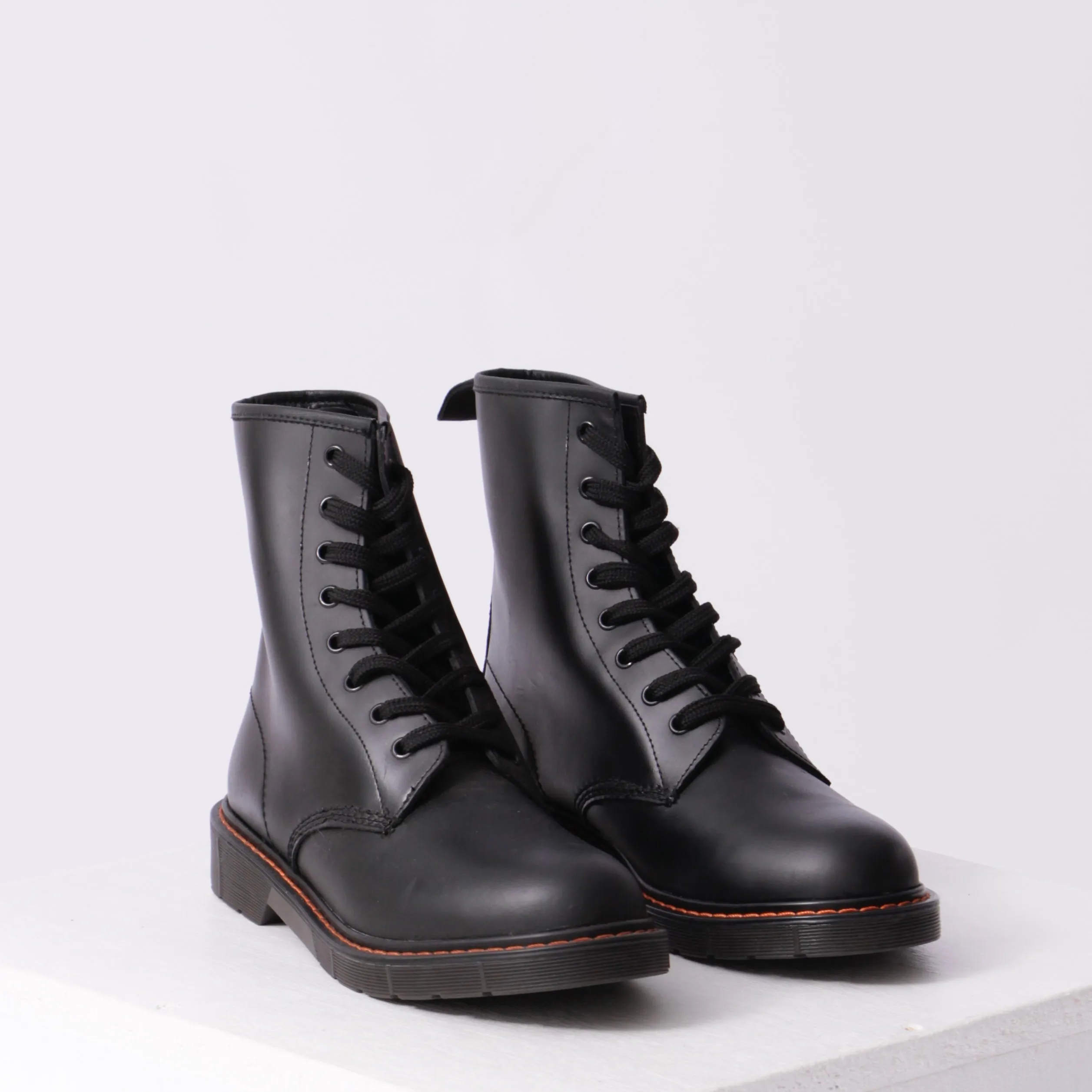 Trendy marten matte flat boots