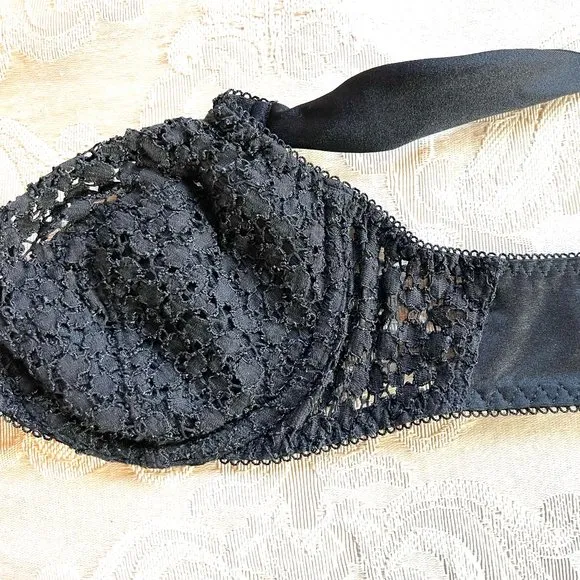Vintage Lou Underwire lightly Padded Embroidered Lace Bra in Black 36B