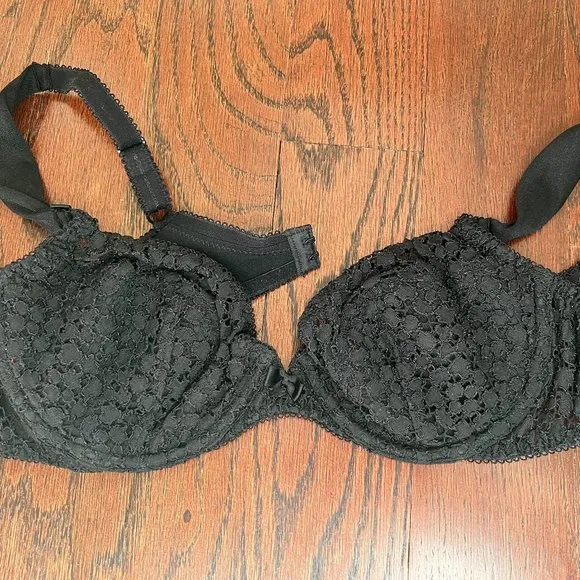 Vintage Lou Underwire lightly Padded Embroidered Lace Bra in Black 36B