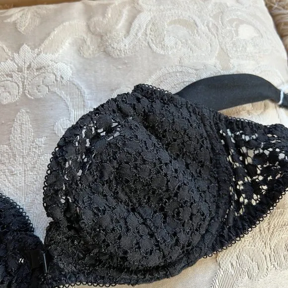 Vintage Lou Underwire lightly Padded Embroidered Lace Bra in Black 36B