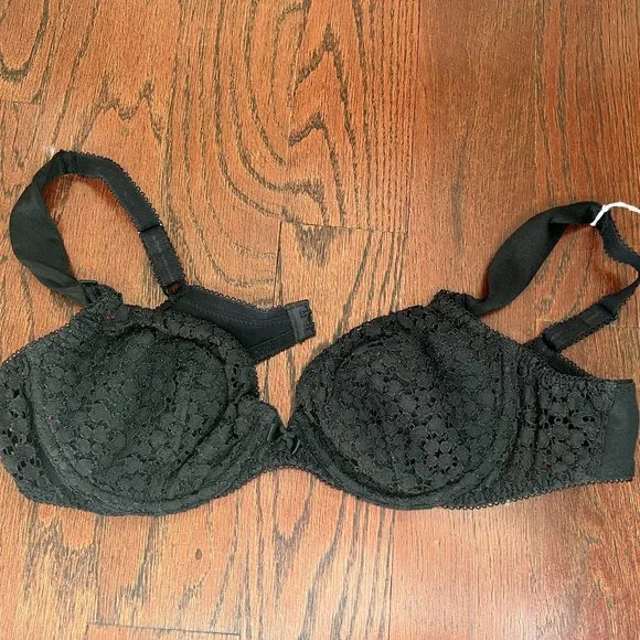 Vintage Lou Underwire lightly Padded Embroidered Lace Bra in Black 36B